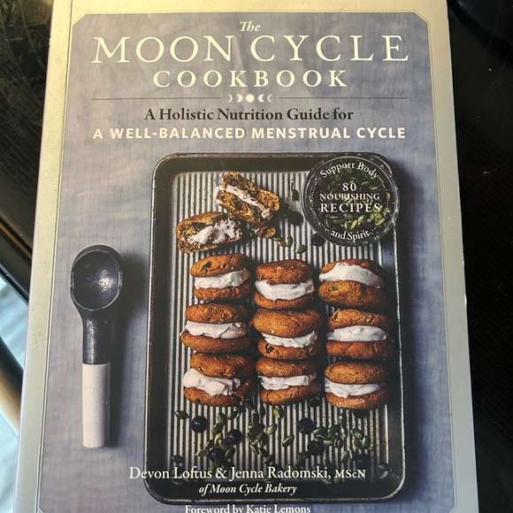 The Moon Cycle Cookbook - Picture 1 of 2
